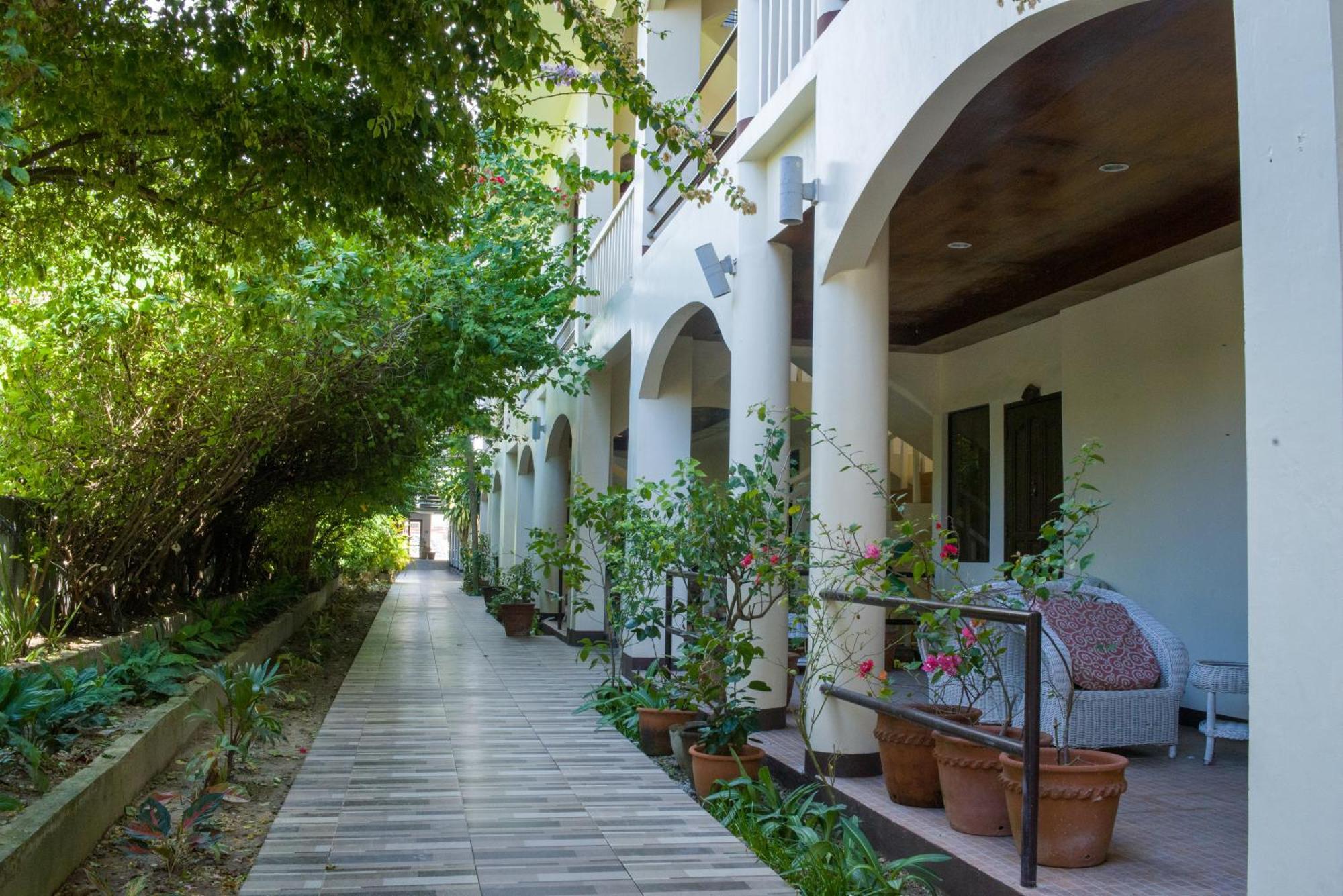 Lukay Las Brisas Balabag  エクステリア 写真